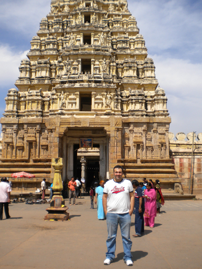 Io davanti al tempio di Sri Ranganatha Swamy